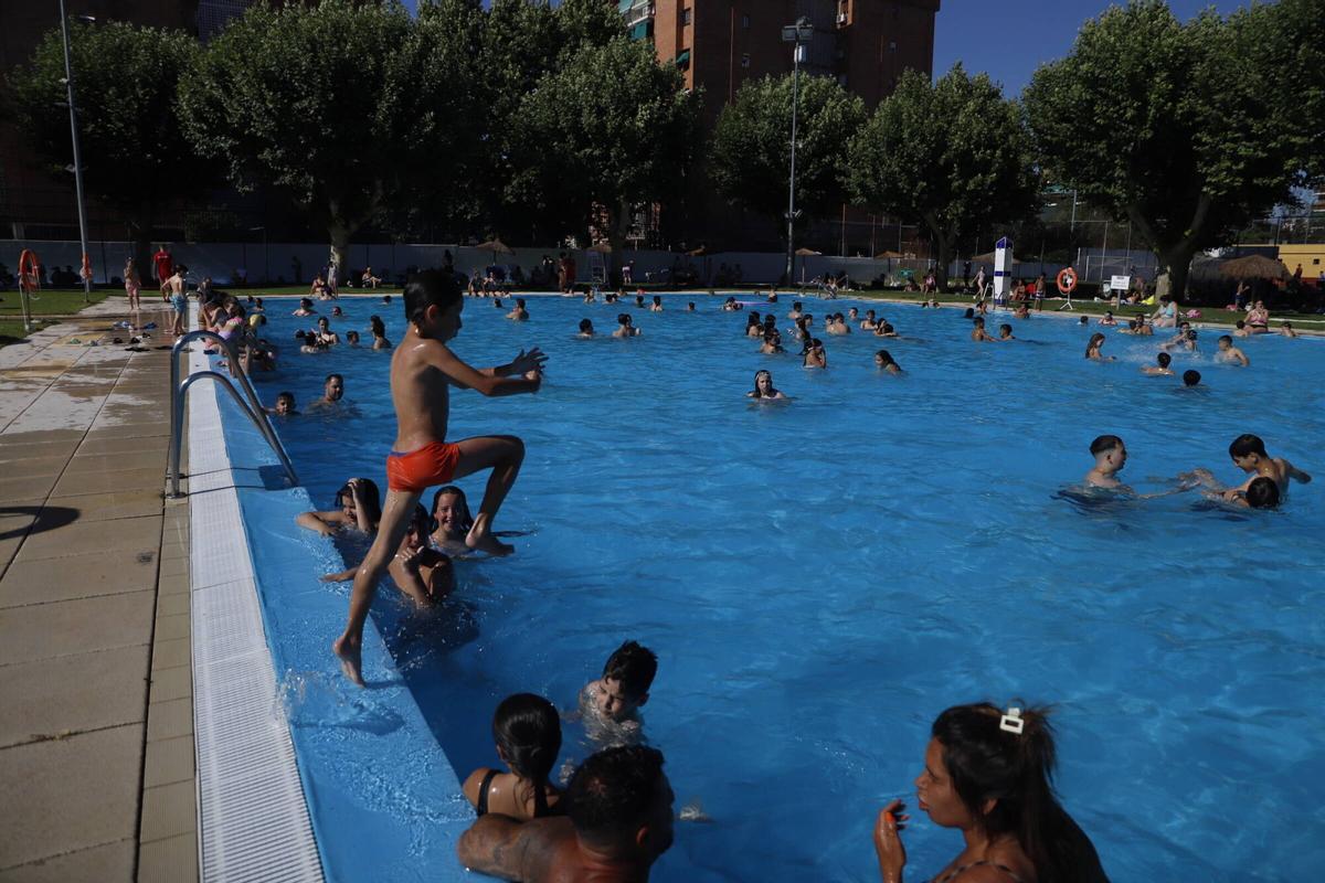 Piscina municipal de la Fuensanta día de apertura