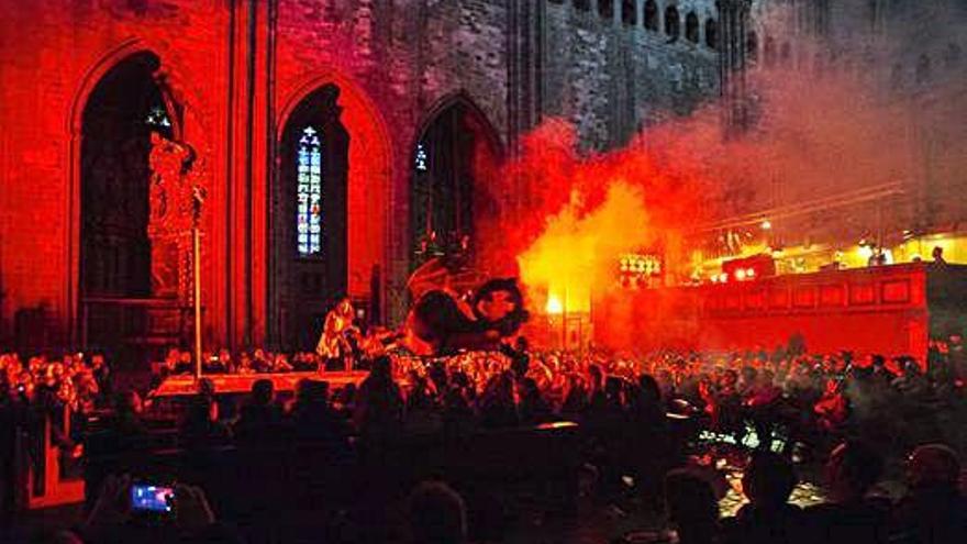 900 persones han vist «La Consueta de Sant Jordi» dins la Catedral