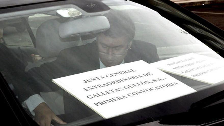 El ex director de Gullón, Juan Martínez Gabaldón, en el interior del coche.