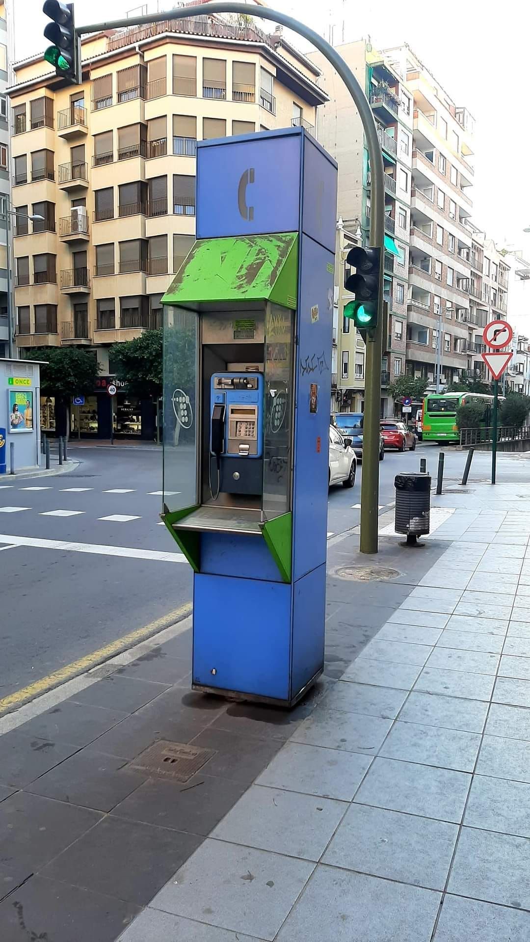 Avenida Doctor Clará, esquina con rondam Mjares. No funciona.