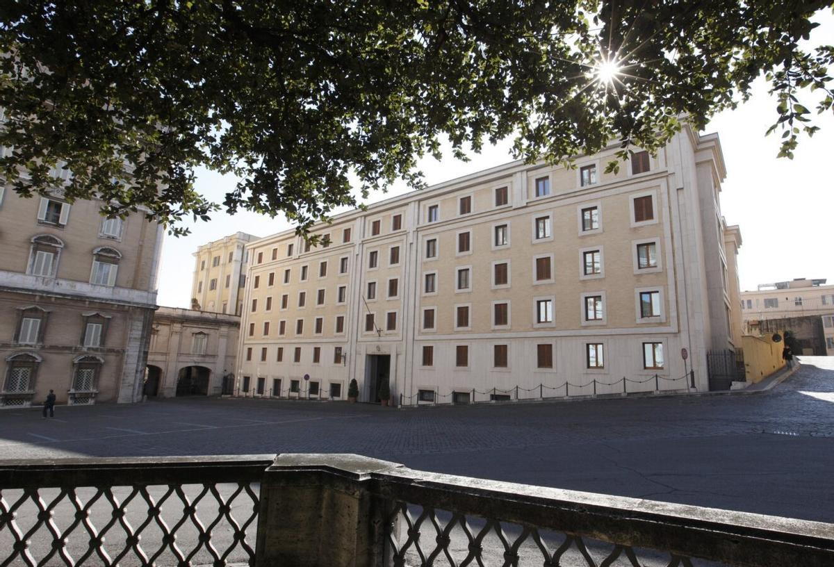 La Casa Santa Marta (Domus Sanctae Marthae) es una residencia situada dentro de la Ciudad del Vaticano, a pocos pasos de la Basílica de San Pedro