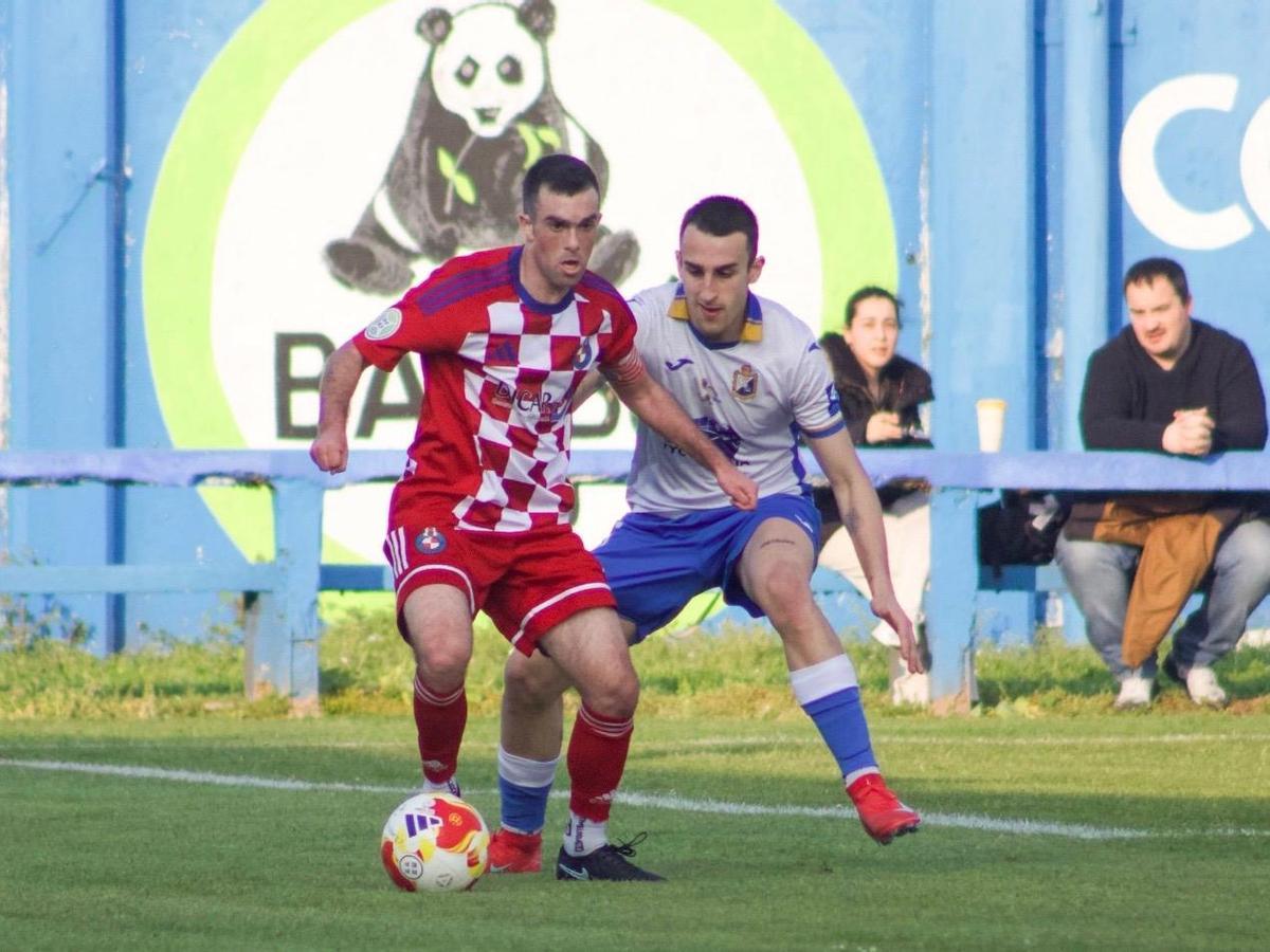 Una acción del partido entre Mosconia y Llanera.