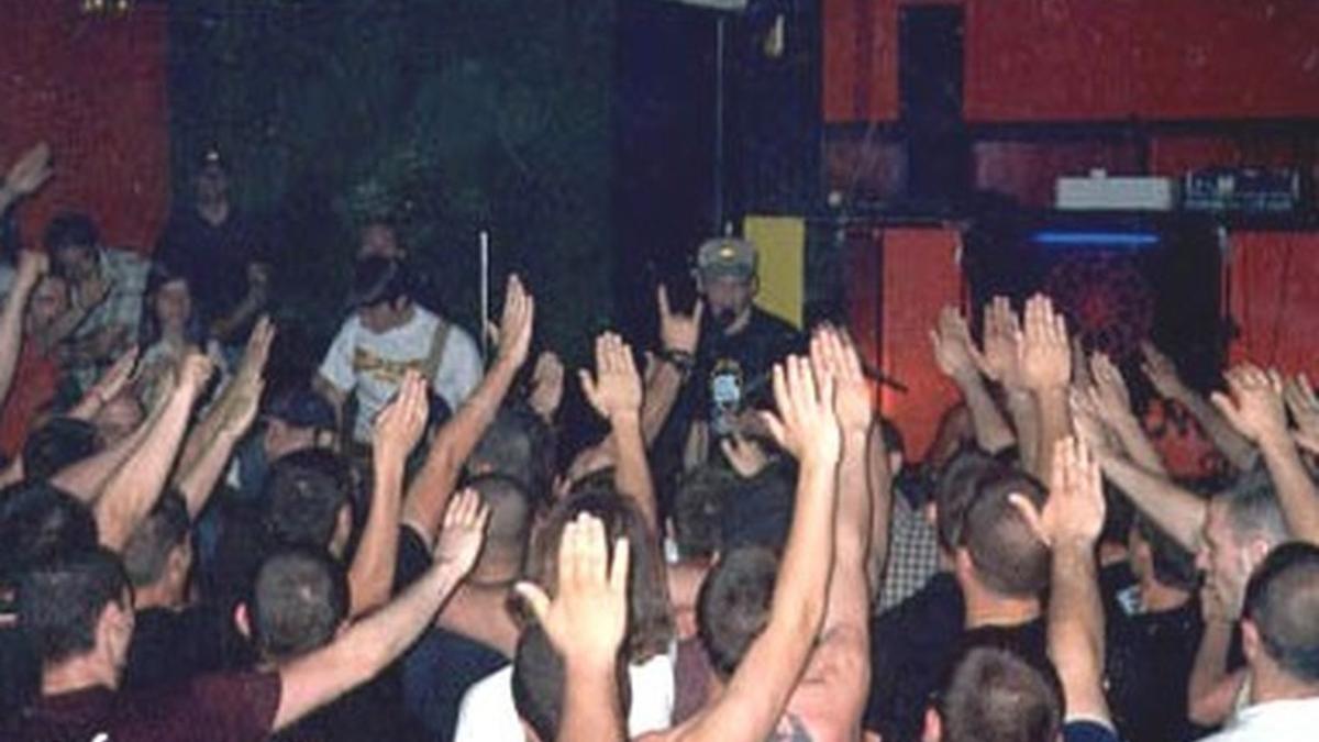 Concierto del grupo musical neonazi Batallón de Castigo en el año 2003.