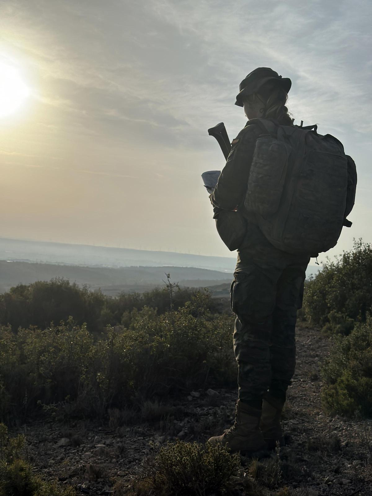 La princesa Leonor, de maniobras militares