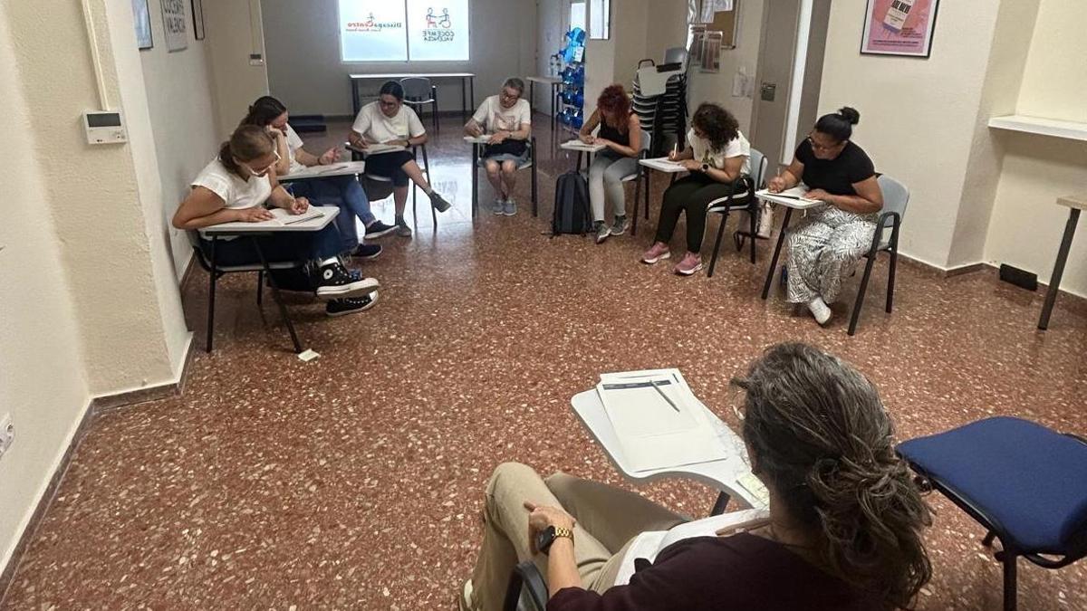 Usuaris participants al projecte ‘Me cuida’ de Cocemfe Valencia.