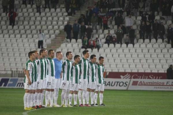 El Córdoba homenajea a Juanín con una goleada