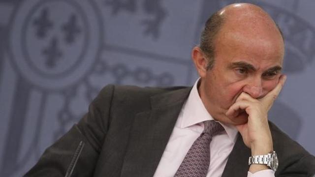 Luis de Guindos tras un Consejo de Ministros.