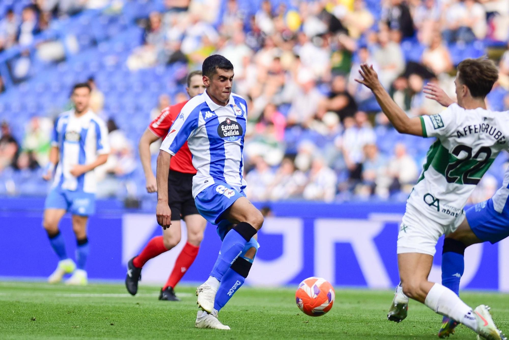 El Dépor cae goleado (0-4) por el Elche para cerrar la temporada 2025-25 en Riazor