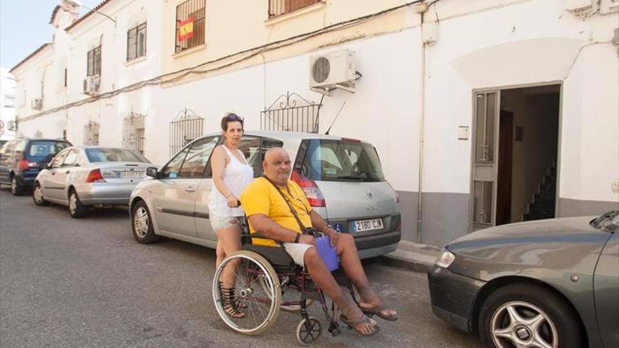 Un discapacitado denuncia que le niegan la plaza para aparcar al cambiar de casa