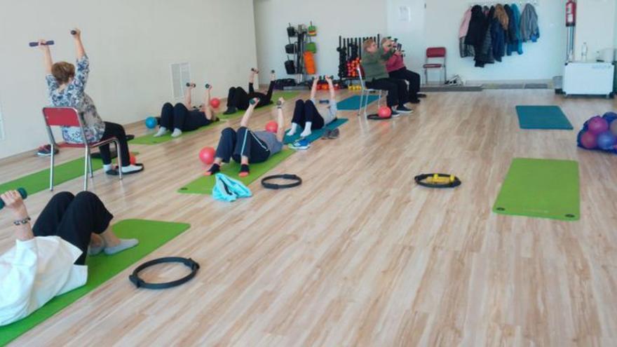 Taller dirigido a las personas mayores de la localidad.