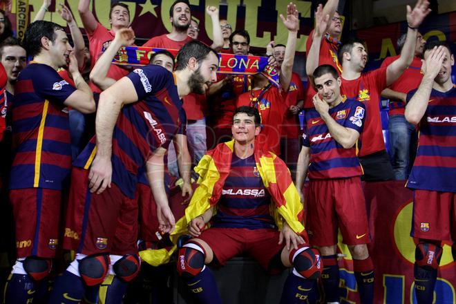 El FC Barcelona Lassa recibe el título de la OK Liga