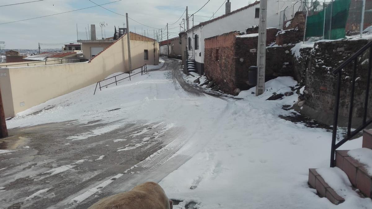 La nieve y el hielo impiden transitar por Carrascal en Zamora