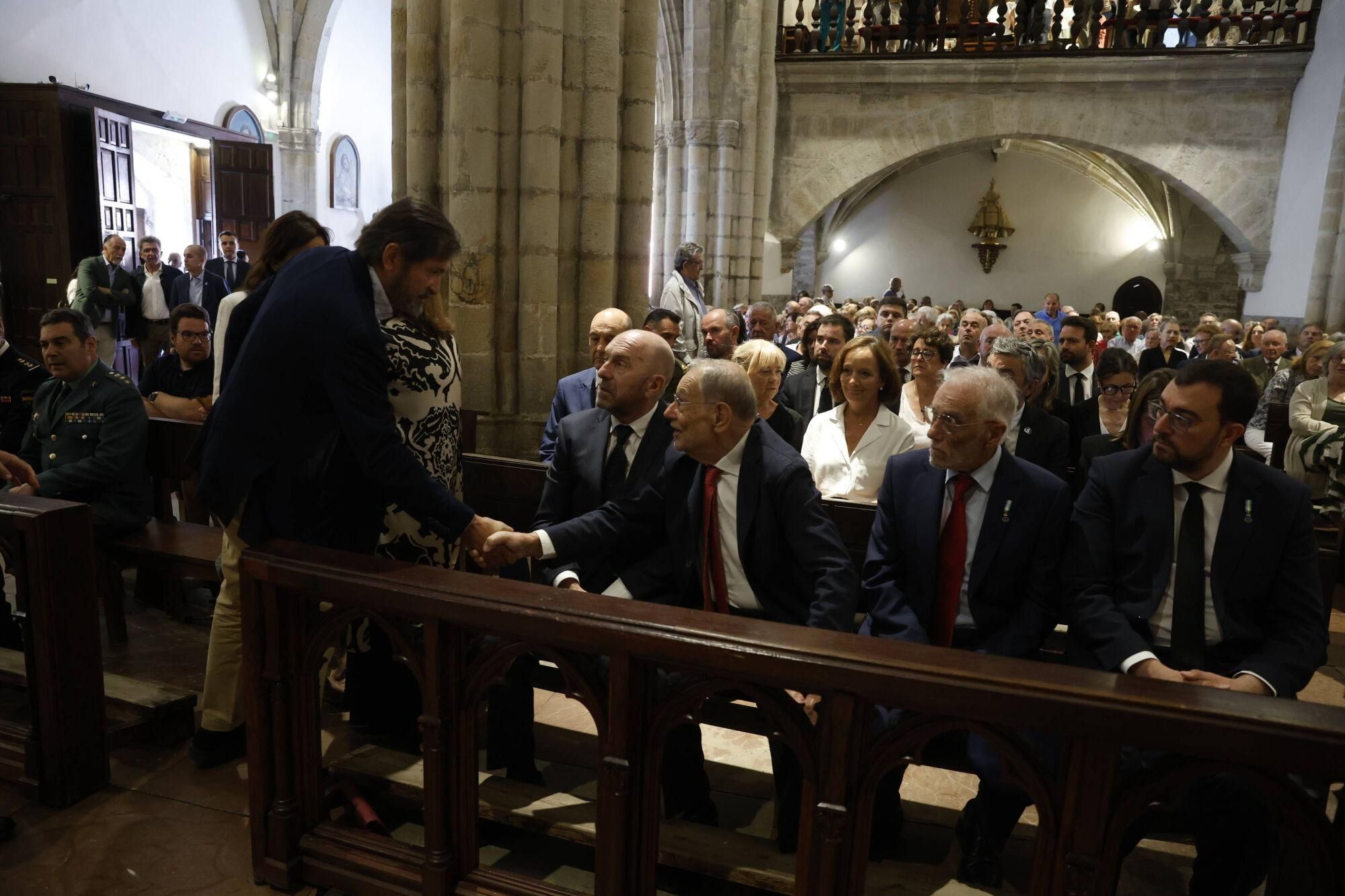 Las imágenes del funeral de Antonio Trevín en la basílica de Llanes.