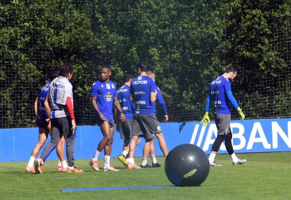 La plantilla puede ejercitarse ya por grupos de un máximo de 10 jugadores en las instalaciones de la ciudad deportiva de Abegondo.