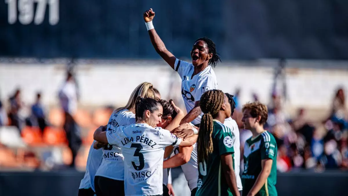 Gran triunfo del Valencia Femenino dedicado a Fernando Martín y su familia