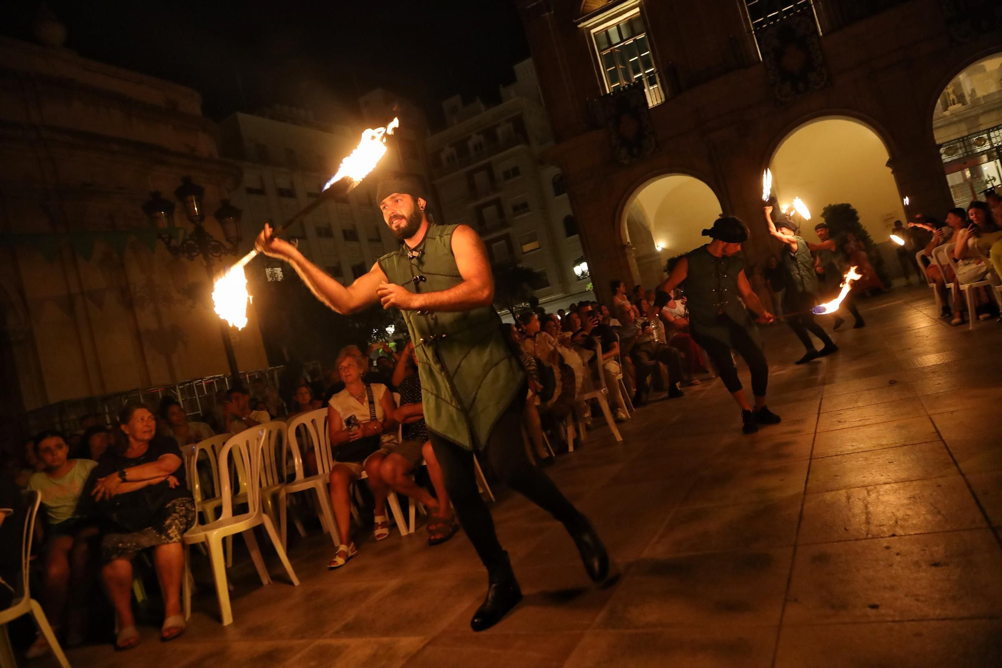 Jaume I ‘refunda’ la ciudad en un espectáculo de tradición