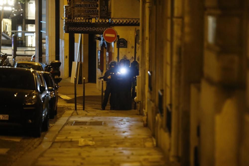 Atentado terrorista en los Campos Elíseos de París.