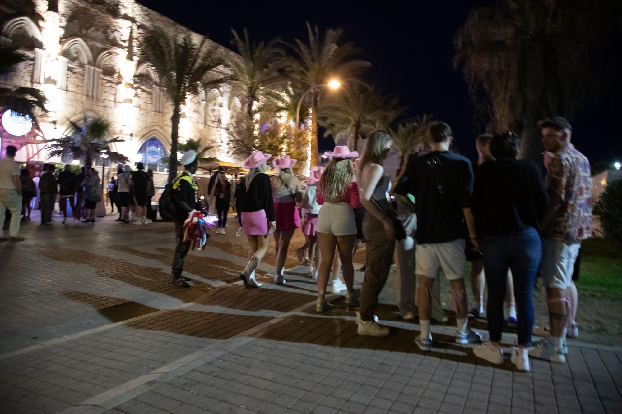 El desmadre y el alcohol abren otra temporada en la Playa de Palma