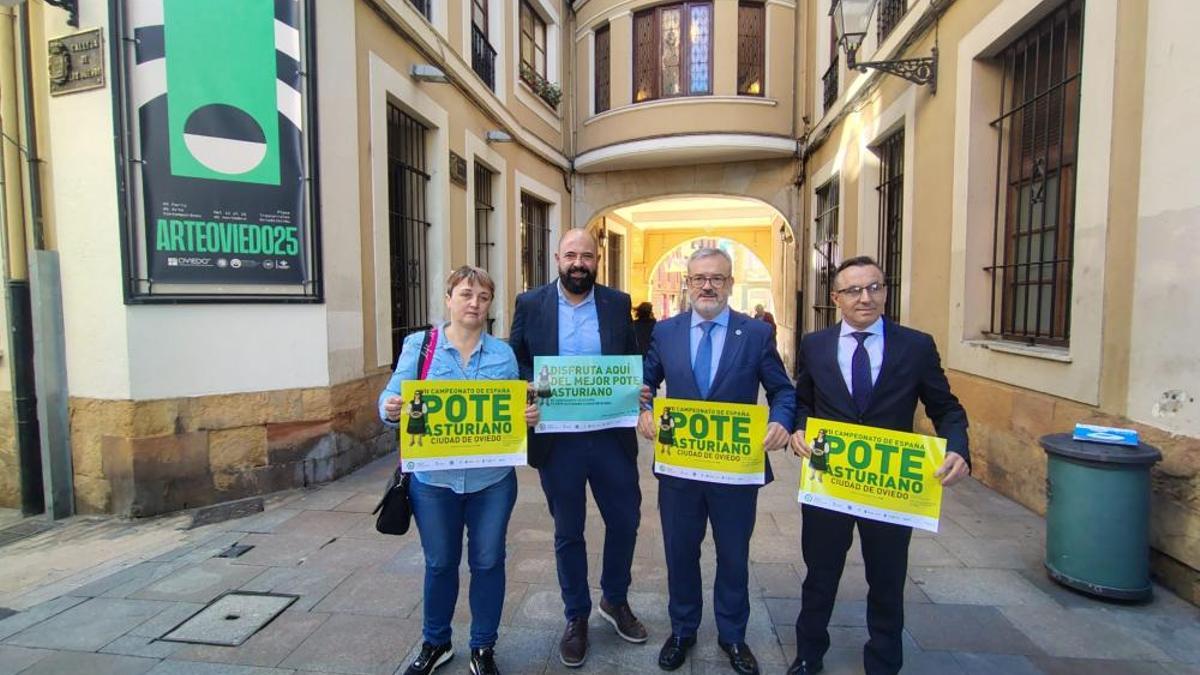 Por la izquierda, Mirta Rodríguez, Miguel Llano, Alfredo García Quintana y Fernando Corral, ayer, durante la presentación del campeonato.