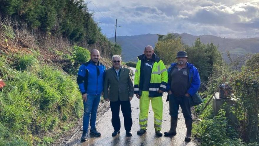 Obras para ampliar la carretera de la parroquia del Codejal