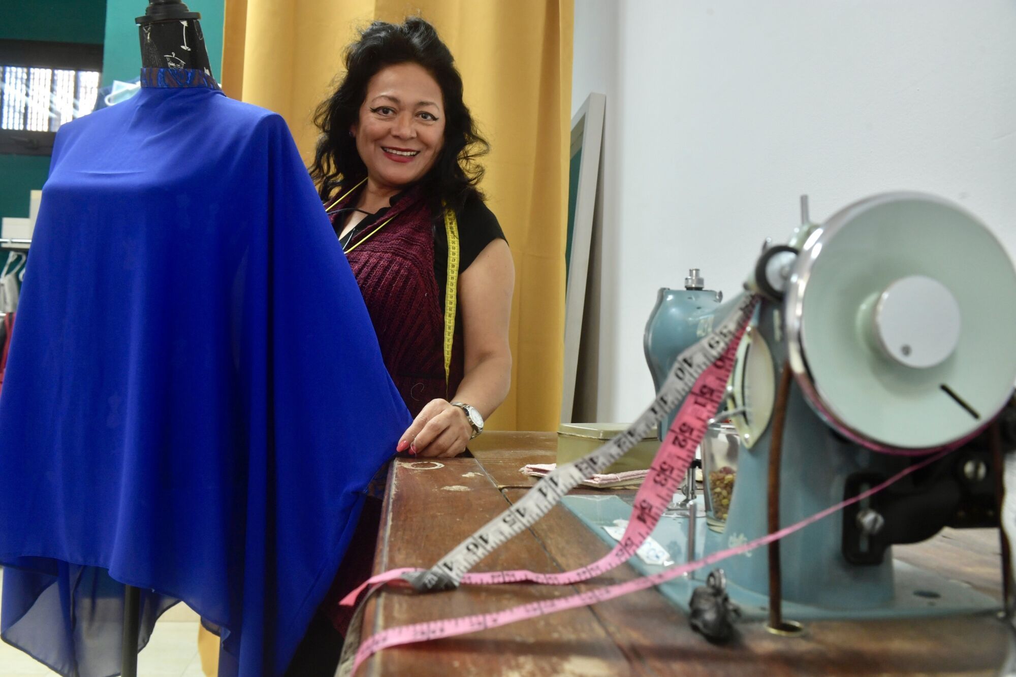 Confección de disfraces en el taller de costura Kallpa y puntos