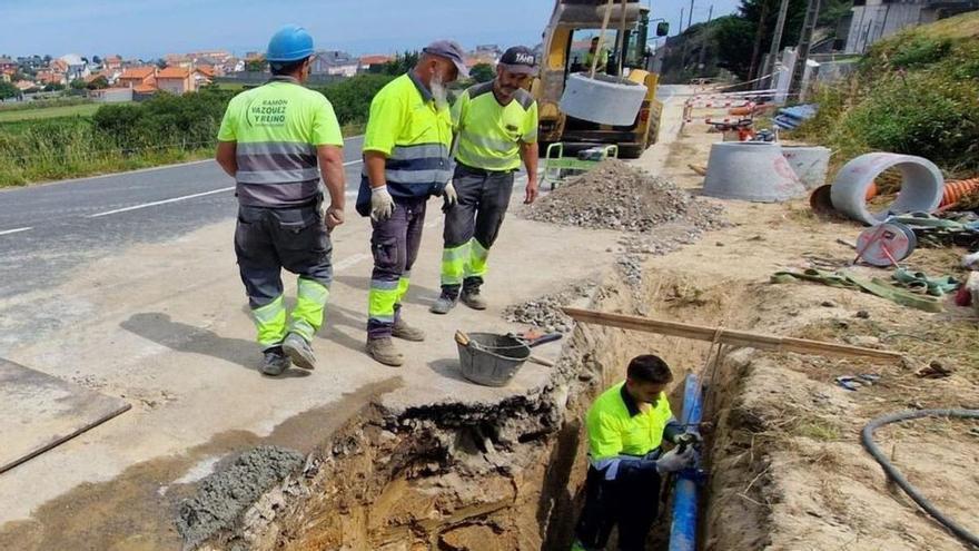 Obras de abastecemento a Arnado, en Razo /concello de carballo