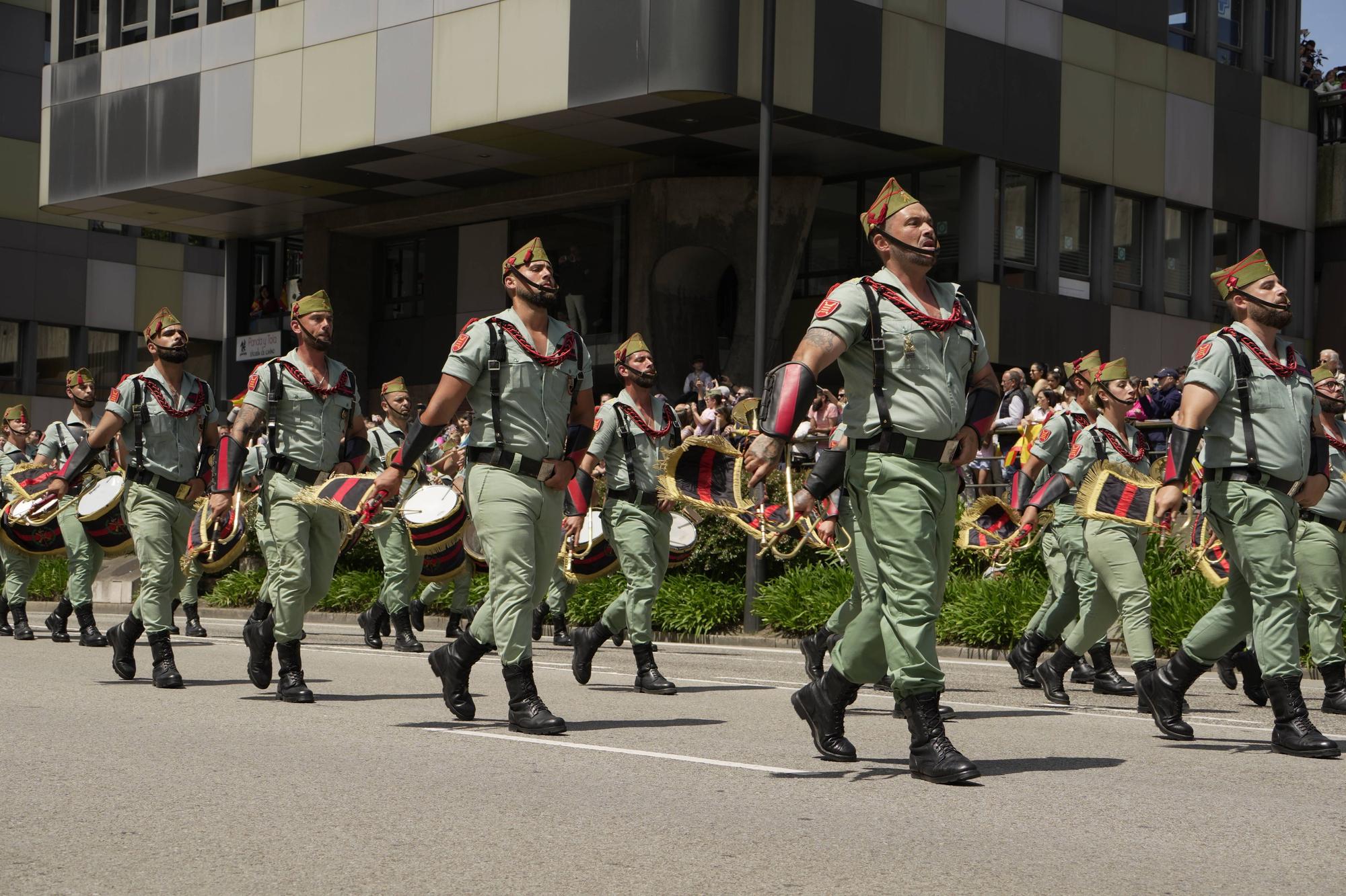 EN IMÁGENES: Así fue el multitudinario desfile en Oviedo por el Día de las Fuerzas Armadas