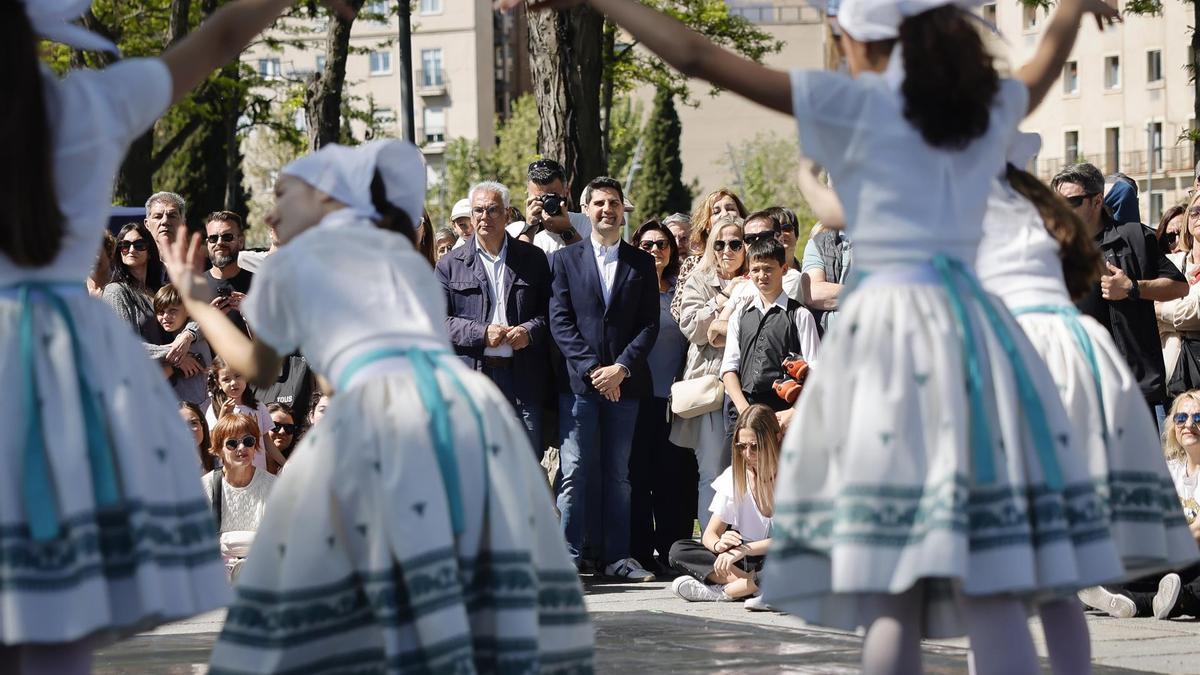 El consejero de Educación, Ciencia y Universidades, Emilio Viciana, durante un espectáculo de danza organizado por el Real Conservatorio Profesional de Danza público Mariemma, en Madrid, el 27 de abril de 2025.