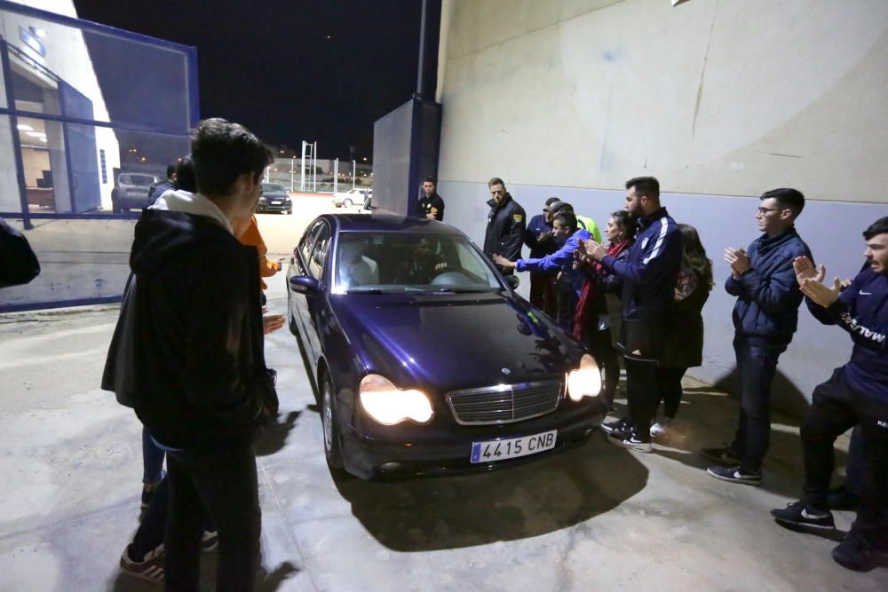 Los aficionados protestan por la mala situación del Málaga CF