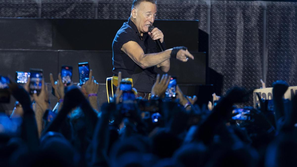 Concierto de Bruce Springsteen &amp; The E Street Band en el Estadio Olímpico de Montjuïc Lluís Companys en la gira ‘The River Tour’