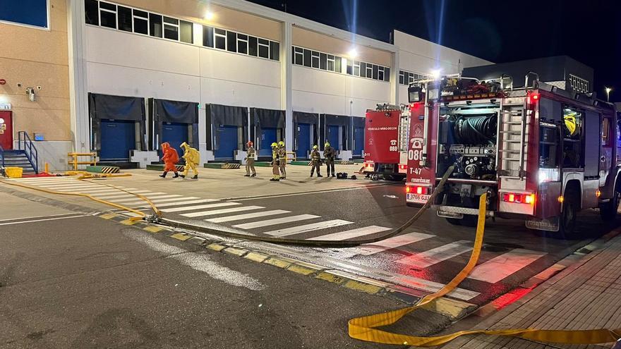 Los bomberos de Zaragoza intervienen durante cuatro horas en una fuga de amoniaco en Plaza