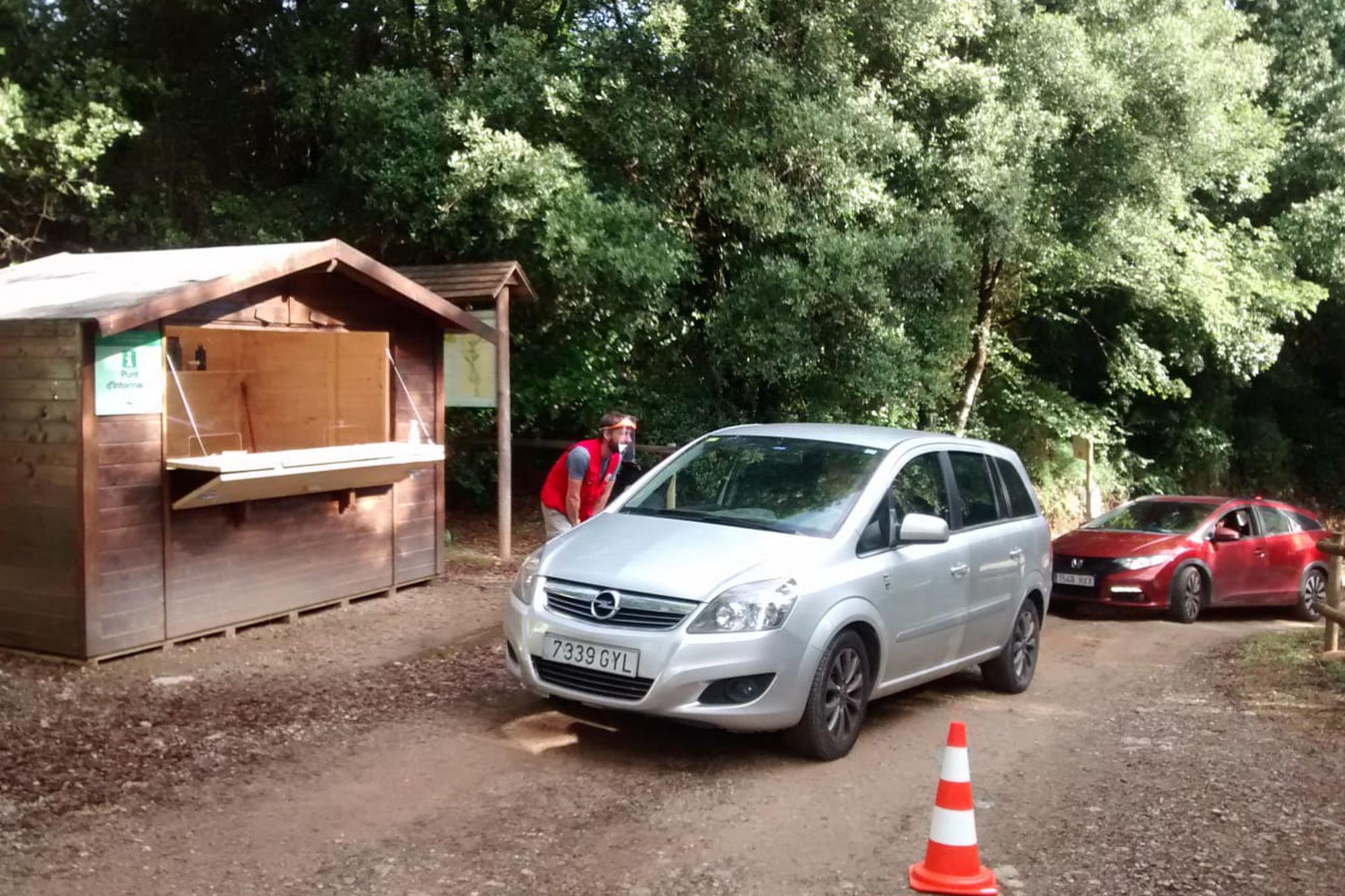 Aparcamiento con restricciones en la zona afectada, en La Garrotxa