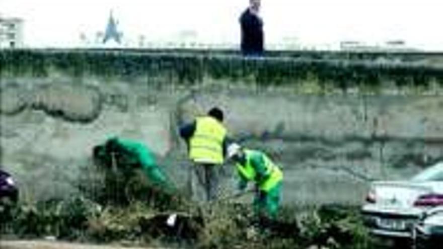 El ayuntamiento adecenta el casco antiguo y agiliza obras por la cumbre