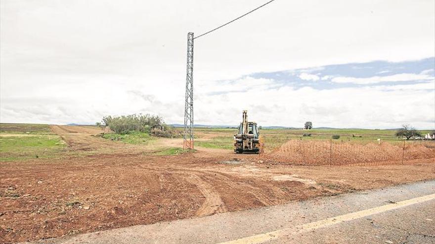 Empiezan las obras para urbanizar 60 hectáreas de la Plataforma Logística de Badajoz