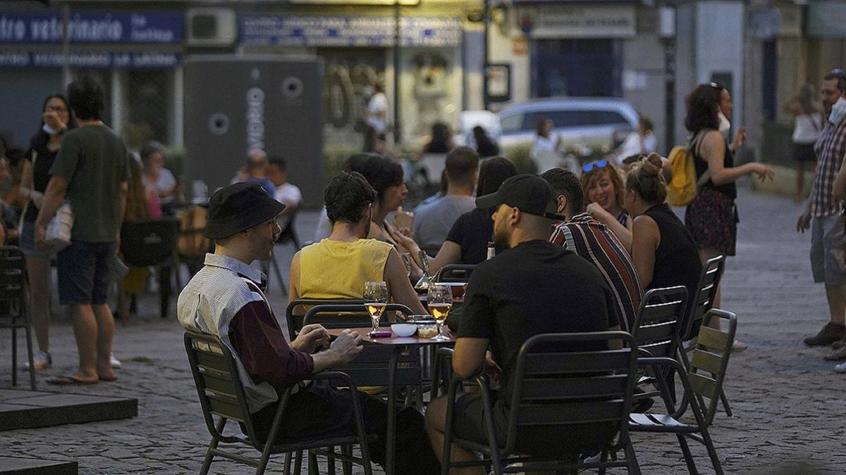 Terraza llena en el barrio de La Latina de Madrid, el 24 de julio