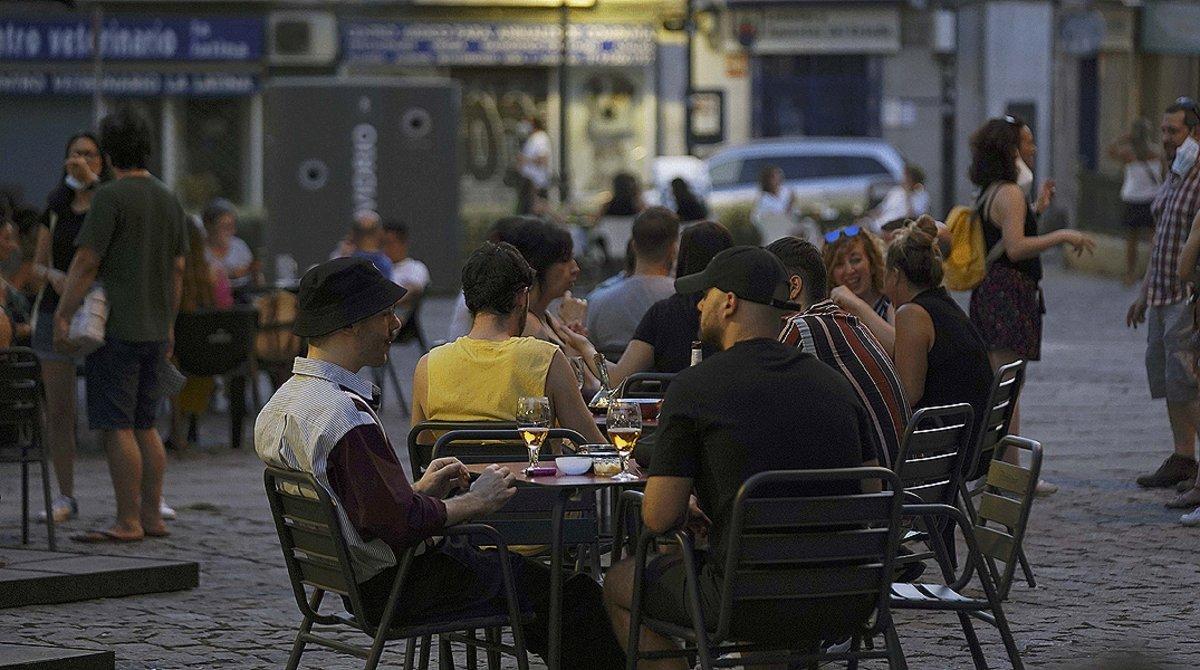 Terraza llena en el barrio de La Latina de Madrid, el 24 de julio.