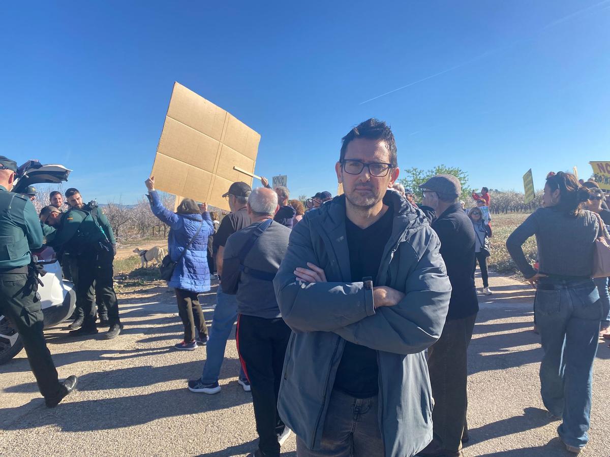 El alcalde de Casinos, Miguel Navarré, en la protesta.