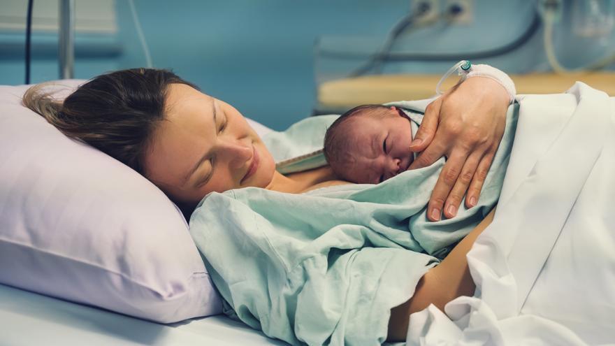 Deducción por maternidad: ¿A cuánto asciende y cómo pedirla?