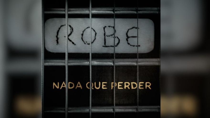 Robe Iniesta, su guitarra 'Rebeldía' y una campaña solidaria