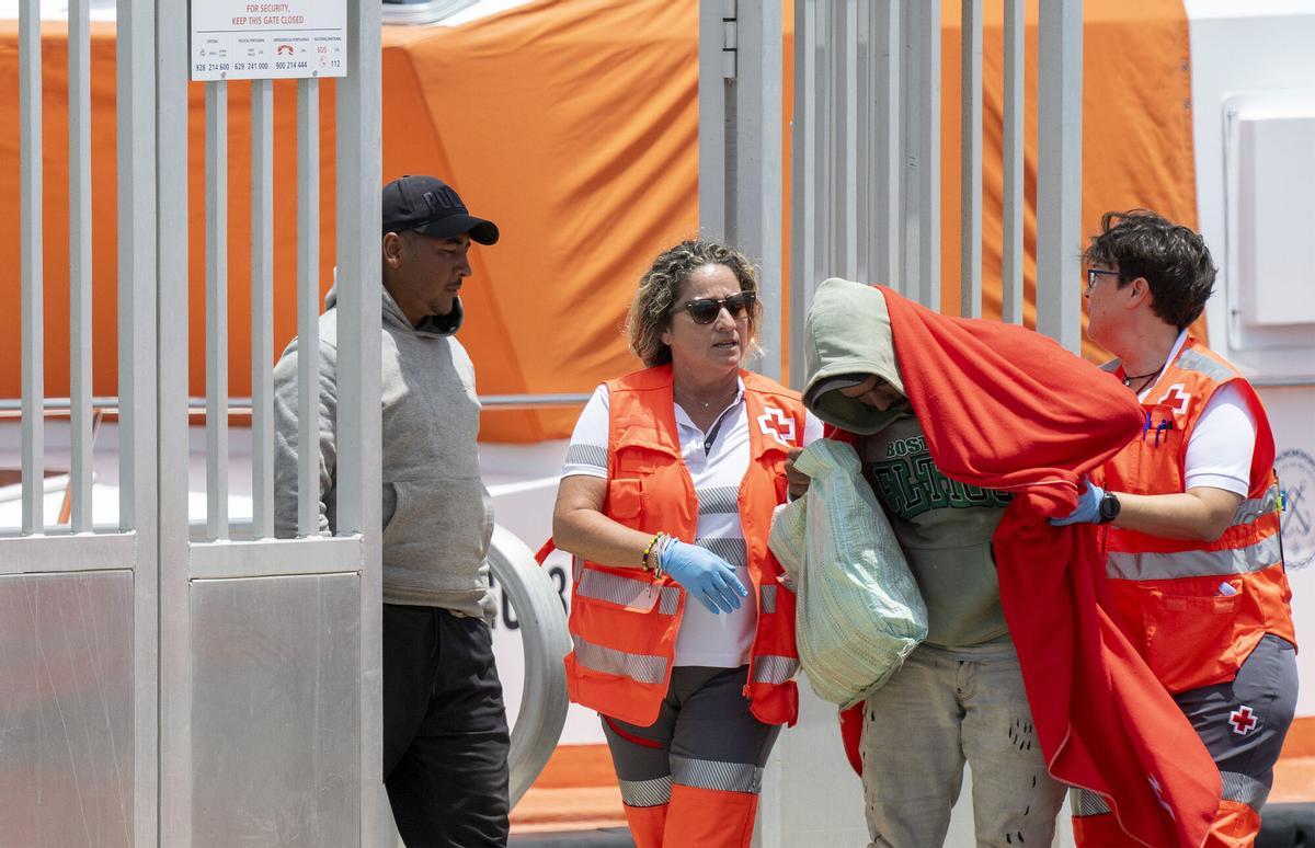 Rescate de dos magrebíes en una patera al norte de Lanzarote (29/7/2026)