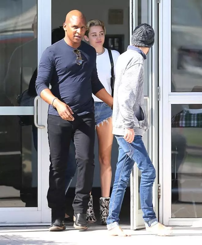 Miley Cyrus con amigos en Miami