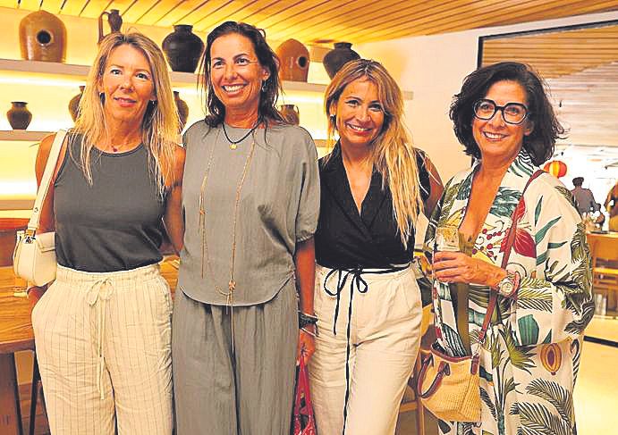 Tina Arcal, Elena Ordiñaga, Marina Wanda y Malú Ferrera.