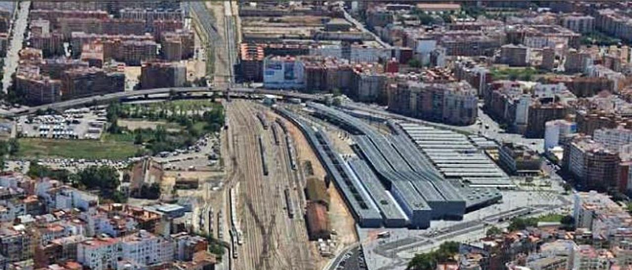 Playa de vías del Parc Central aún por soterrar. | LEVANTE-EMV