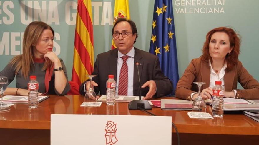 El Conseller Soler con la secretaria autonómica de Hacienda y la Directora de Presupuestos, esta mañana en Alicante