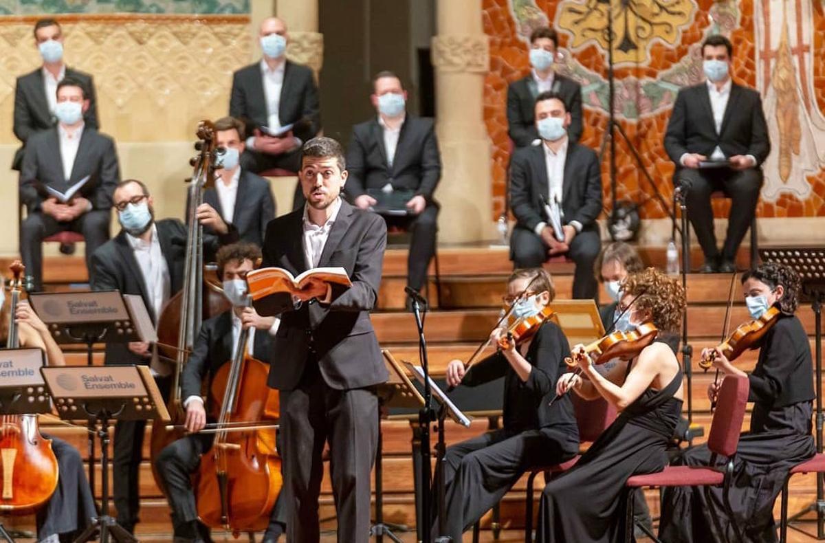 Interpretant al mateix escenari una peça de Händel, en un recital durant la pandèmia.