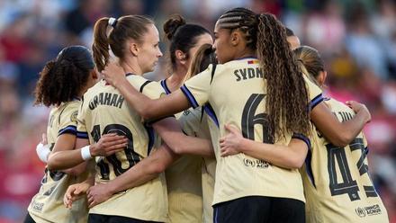 Las jugadoras del Barça celebrando uno de sus goles ante el Granada