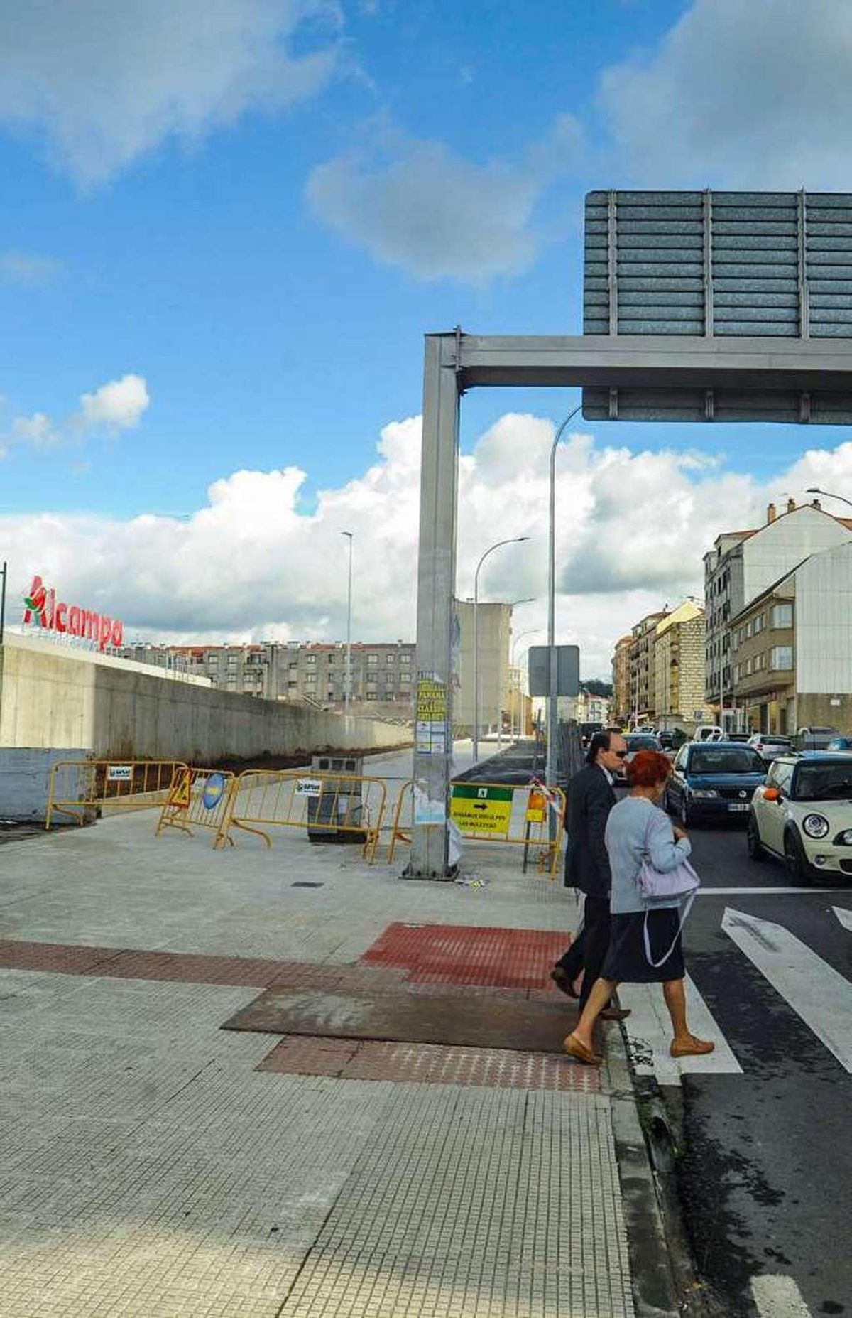 Los vecinos confían en que Alcampo dé vida a la ciudad pero recelan del tráfico