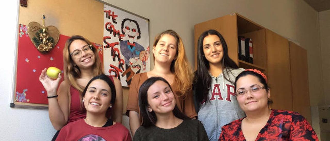 Las seis alumnas de Enfermería de la ULPGC, autoras del proyecto &#039;Afrutados&#039;.