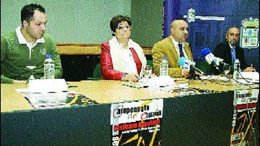 Las autoridades, durante la presentación del Campeonato de España adaptado.