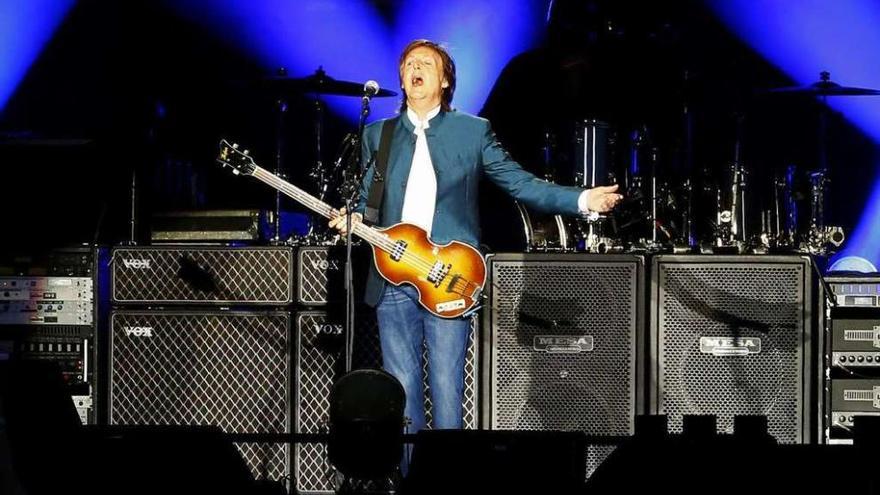 El exBeatle Paul McCartney, en un momento del concierto el jueves en el Vicente Calderón de Madrid.